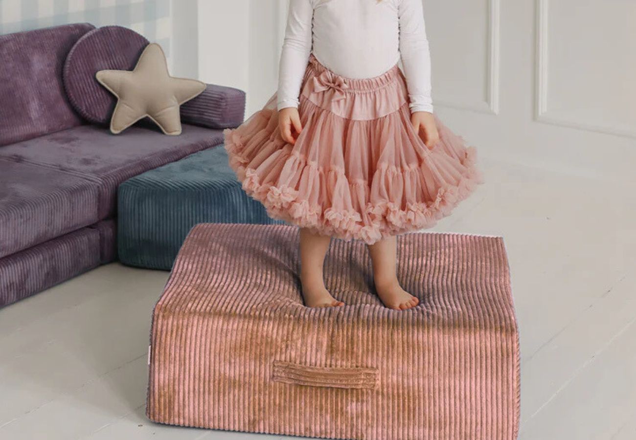 Miękka trampolina pufa dla dziecka w pokoju